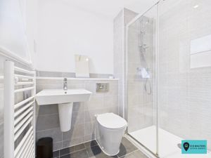 En Suite- click for photo gallery
